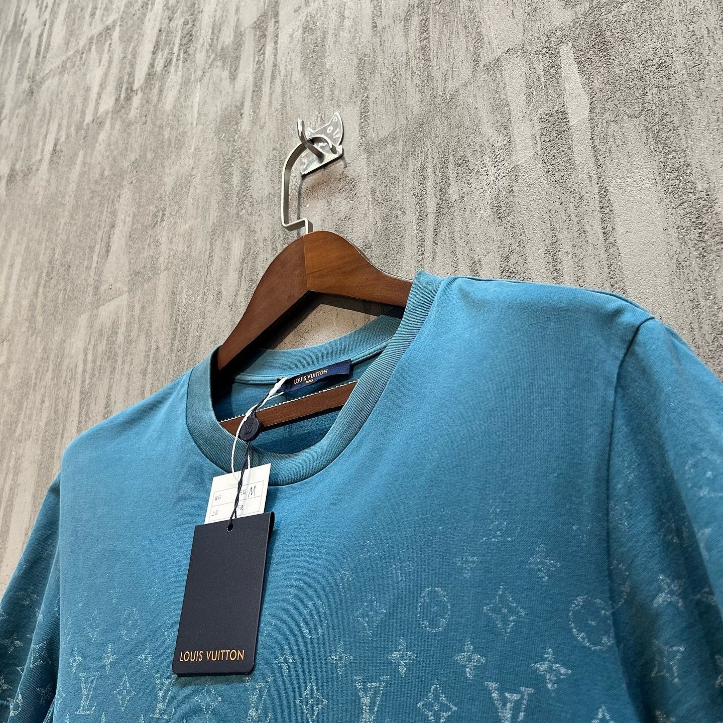 Louis Vuitton Louis Vuitton Monogram Gradient T-Shirt US M Size US M / EU 48-50 / 2 - 6 Thumbnail