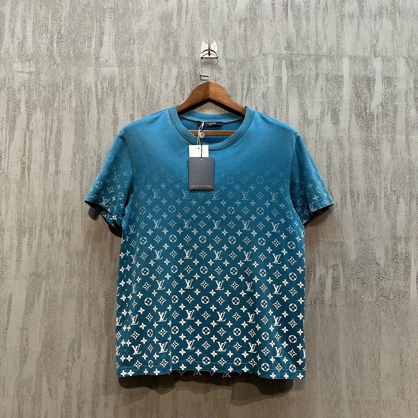 Louis Vuitton Louis Vuitton Monogram Gradient T-Shirt US M Size US M / EU 48-50 / 2 - 8 Thumbnail