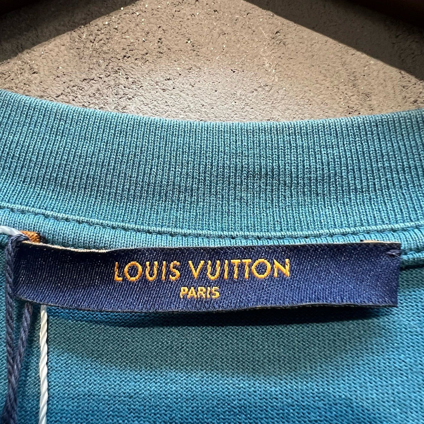 Louis Vuitton Louis Vuitton Monogram Gradient T-Shirt US M Size US M / EU 48-50 / 2 - 3 Thumbnail
