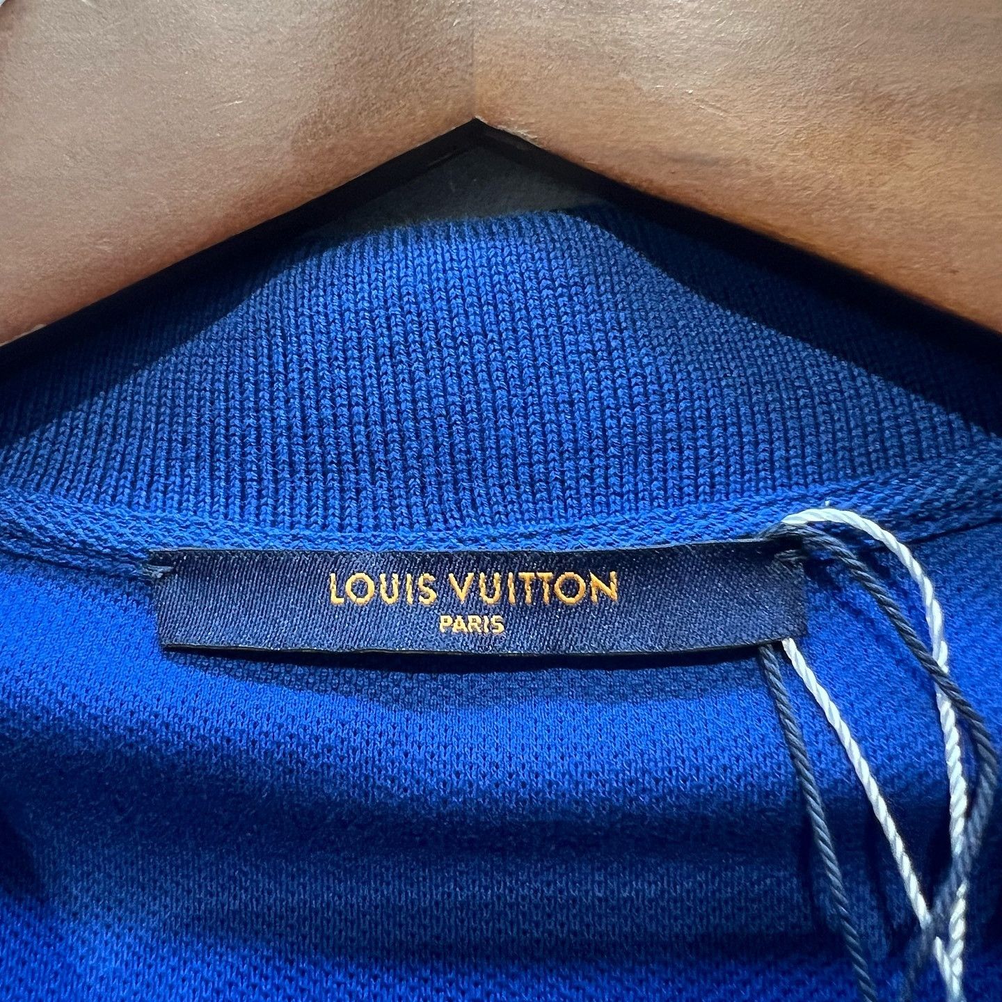 Louis Vuitton Louis Vuitton Embroidered Logo Polo Blue Size L Size US L / EU 52-54 / 3 - 3 Thumbnail