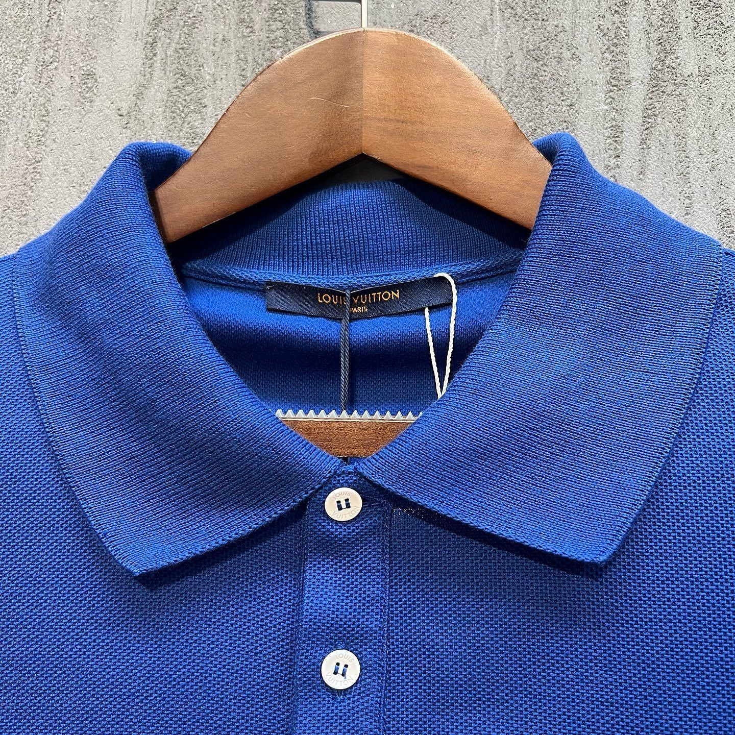 Louis Vuitton Louis Vuitton Embroidered Logo Polo Blue Size L Size US L / EU 52-54 / 3 - 7 Thumbnail