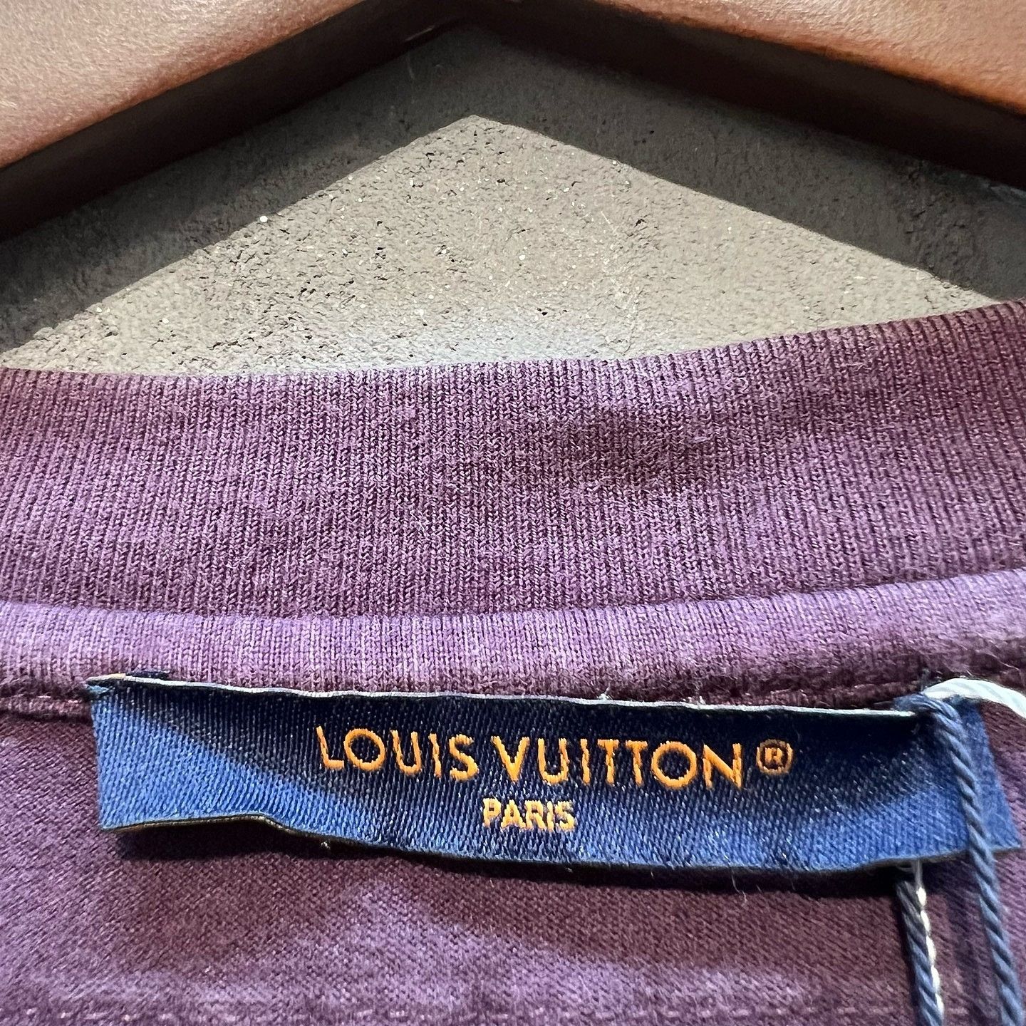 Louis Vuitton Louis Vuitton Logo Debossed T-Shirt Purple XL Size US XL / EU 56 / 4 - 3 Thumbnail