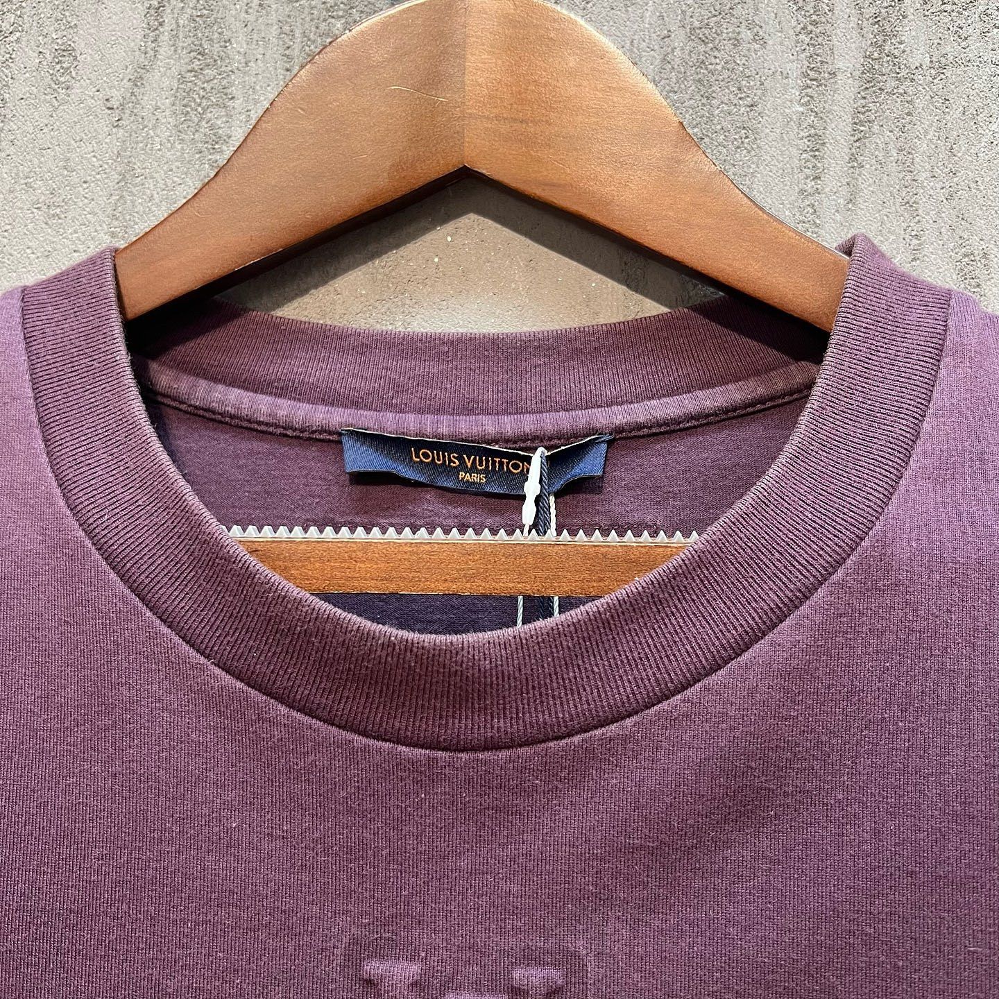 Louis Vuitton Louis Vuitton Logo Debossed T-Shirt Purple XL Size US XL / EU 56 / 4 - 8 Thumbnail