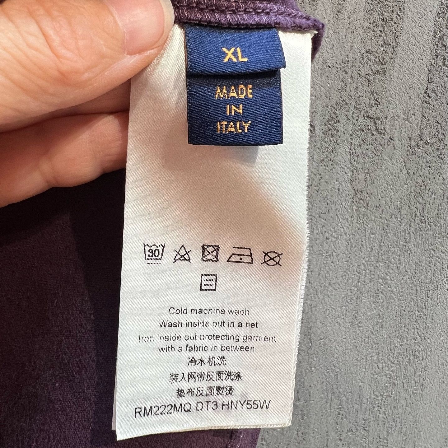 Louis Vuitton Louis Vuitton Logo Debossed T-Shirt Purple XL Size US XL / EU 56 / 4 - 4 Thumbnail
