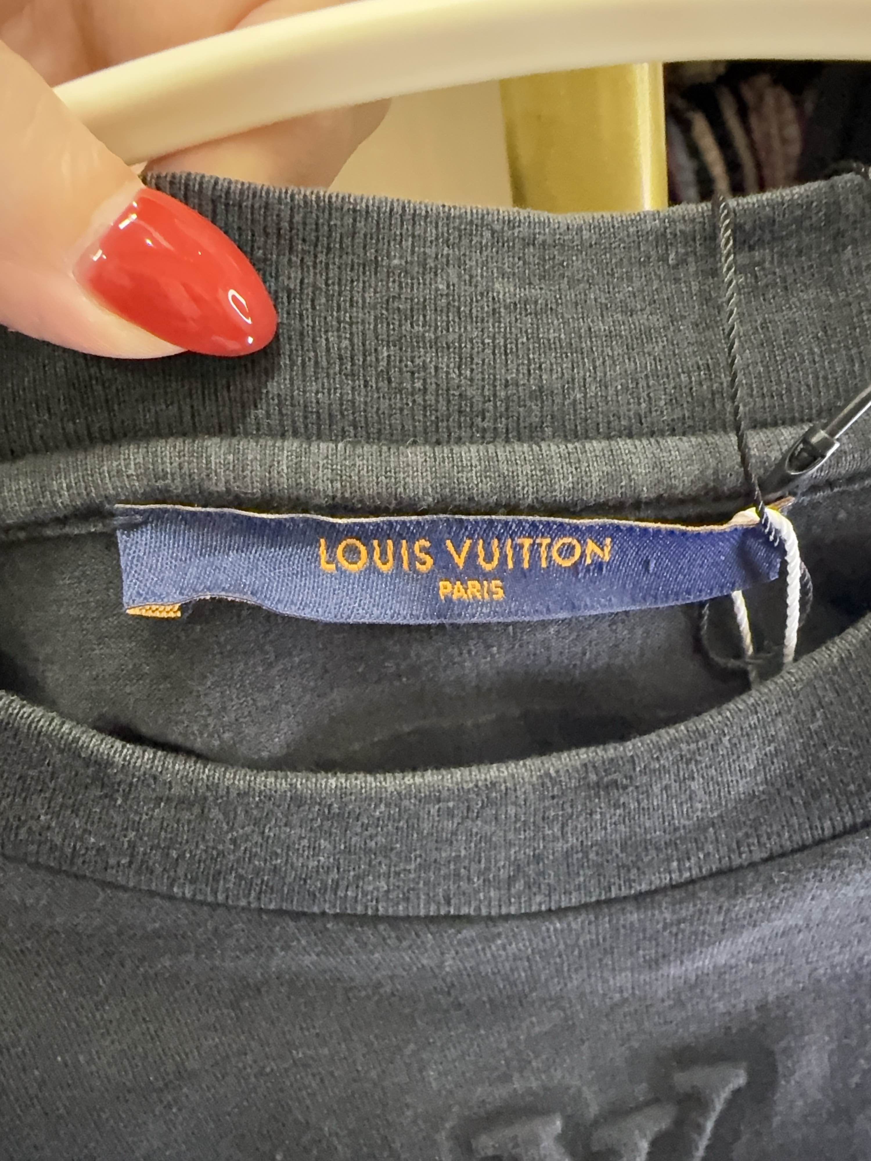 Louis Vuitton Louis Vuitton Embroidered Logo T-Shirt Navy Size S Size US S / EU 44-46 / 1 - 3 Thumbnail