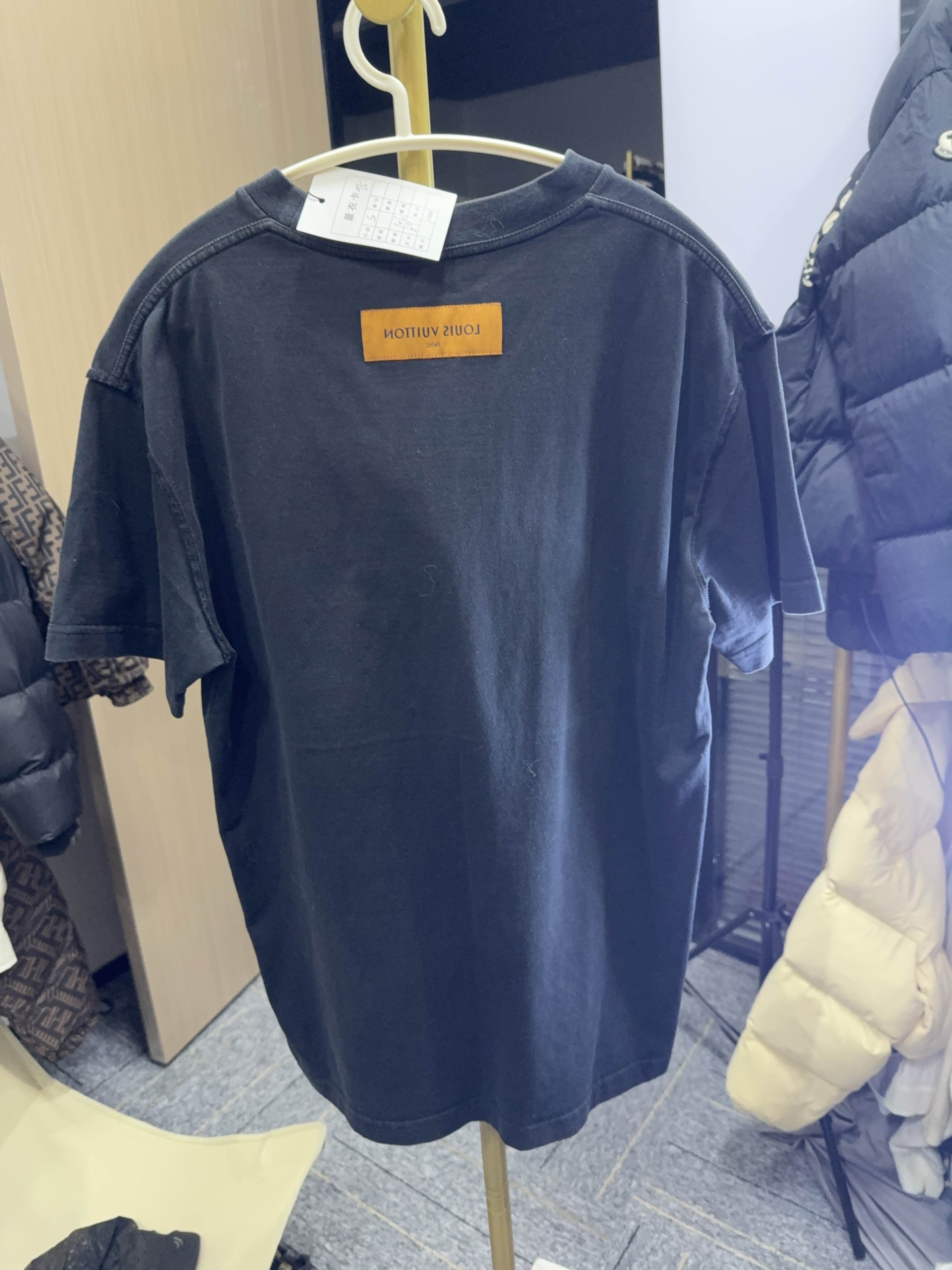 Louis Vuitton Louis Vuitton Embroidered Logo T-Shirt Navy Size S Size US S / EU 44-46 / 1 - 2 Thumbnail