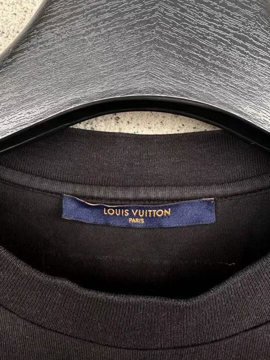 Louis Vuitton Louis Vuitton Embroidered Logo T-Shirt Navy Size S Size US S / EU 44-46 / 1 - 6 Thumbnail