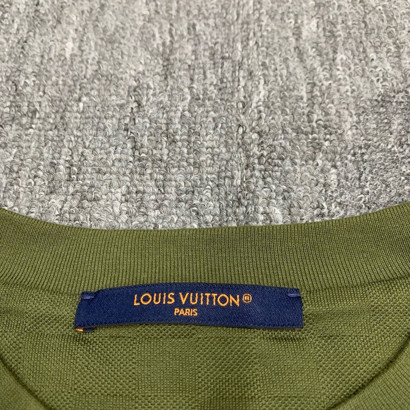 Louis Vuitton Louis Vuitton Damier Texture Logo T-Shirt Size S Size US S / EU 44-46 / 1 - 3 Thumbnail