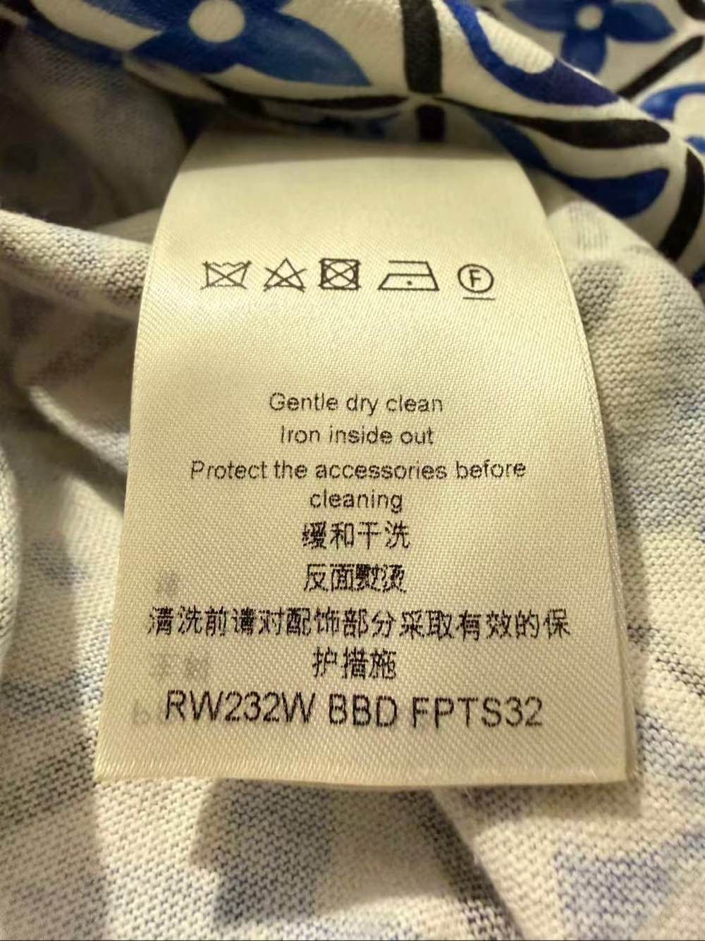 Louis Vuitton Louis Vuitton Monogram Chain T-Shirt Size XS Size XS / US 0-2 / IT 36-38 - 4 Thumbnail