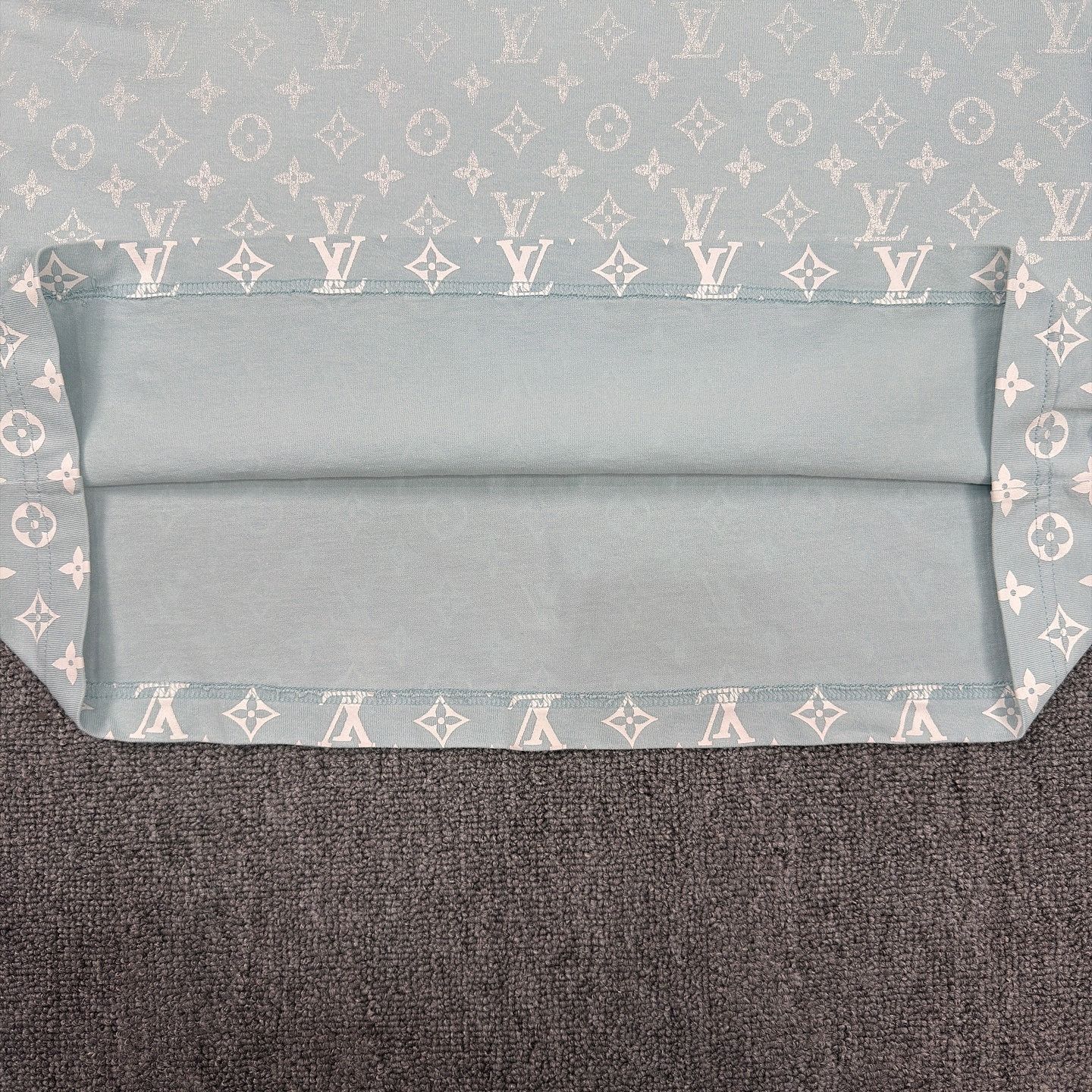 Louis Vuitton Louis Vuitton Monogram Gradient T-Shirt Size XXL Size US XXL / EU 58 / 5 - 7 Thumbnail
