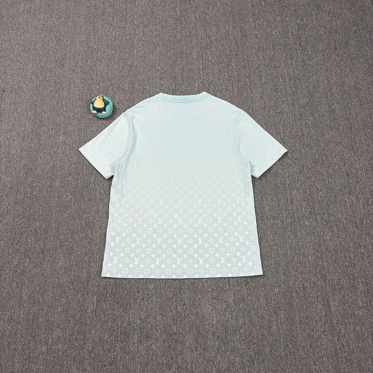 Louis Vuitton Louis Vuitton Monogram Gradient T-Shirt Size XXL Size US XXL / EU 58 / 5 - 2 Thumbnail