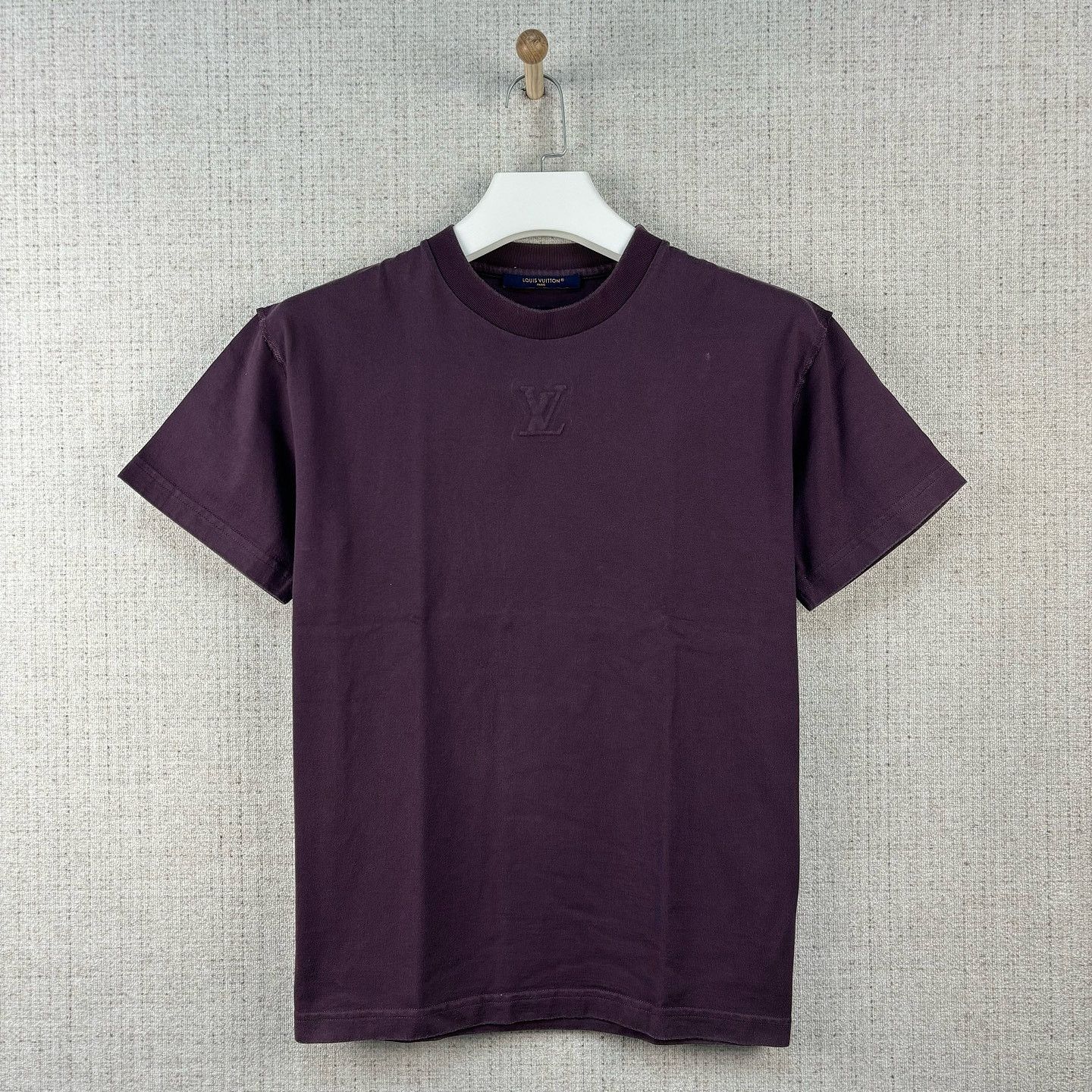 Louis Vuitton Louis Vuitton Embossed Logo T-Shirt XS Size US XS / EU 42 / 0 - 5 Thumbnail