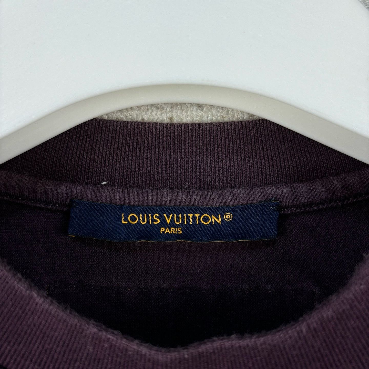 Louis Vuitton Louis Vuitton Embossed Logo T-Shirt XS Size US XS / EU 42 / 0 - 3 Thumbnail