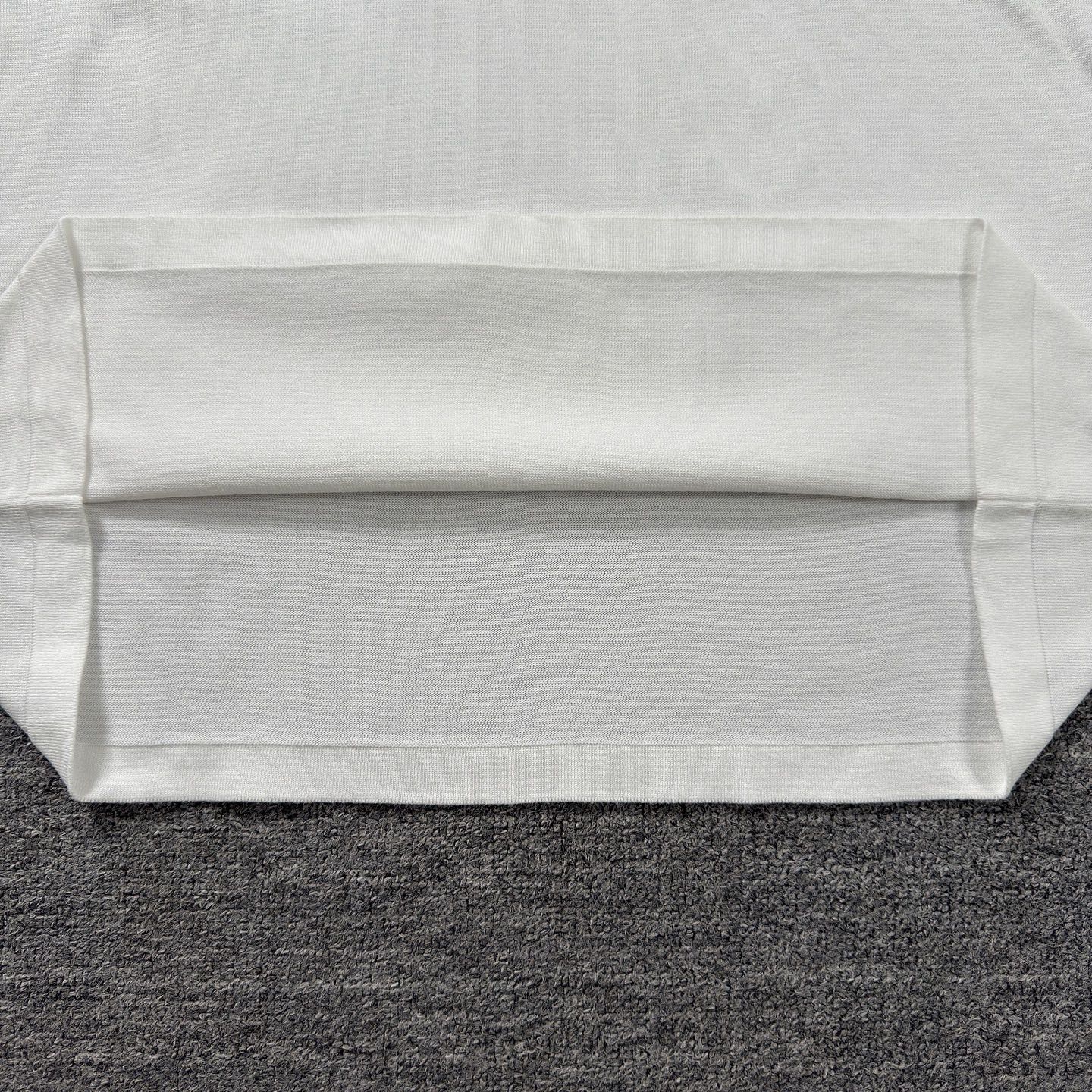 Louis Vuitton Louis Vuitton Logo T-Shirt Size L Size US L / EU 52-54 / 3 - 6 Thumbnail