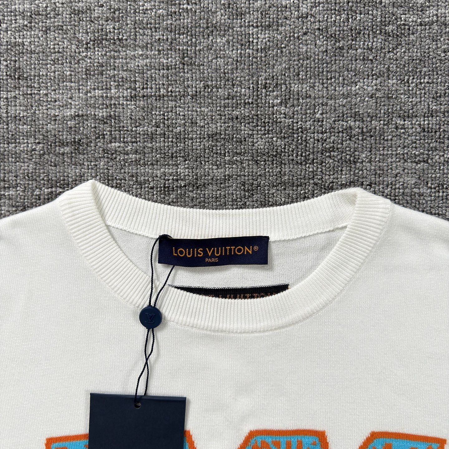 Louis Vuitton Louis Vuitton Logo T-Shirt Size L Size US L / EU 52-54 / 3 - 3 Thumbnail