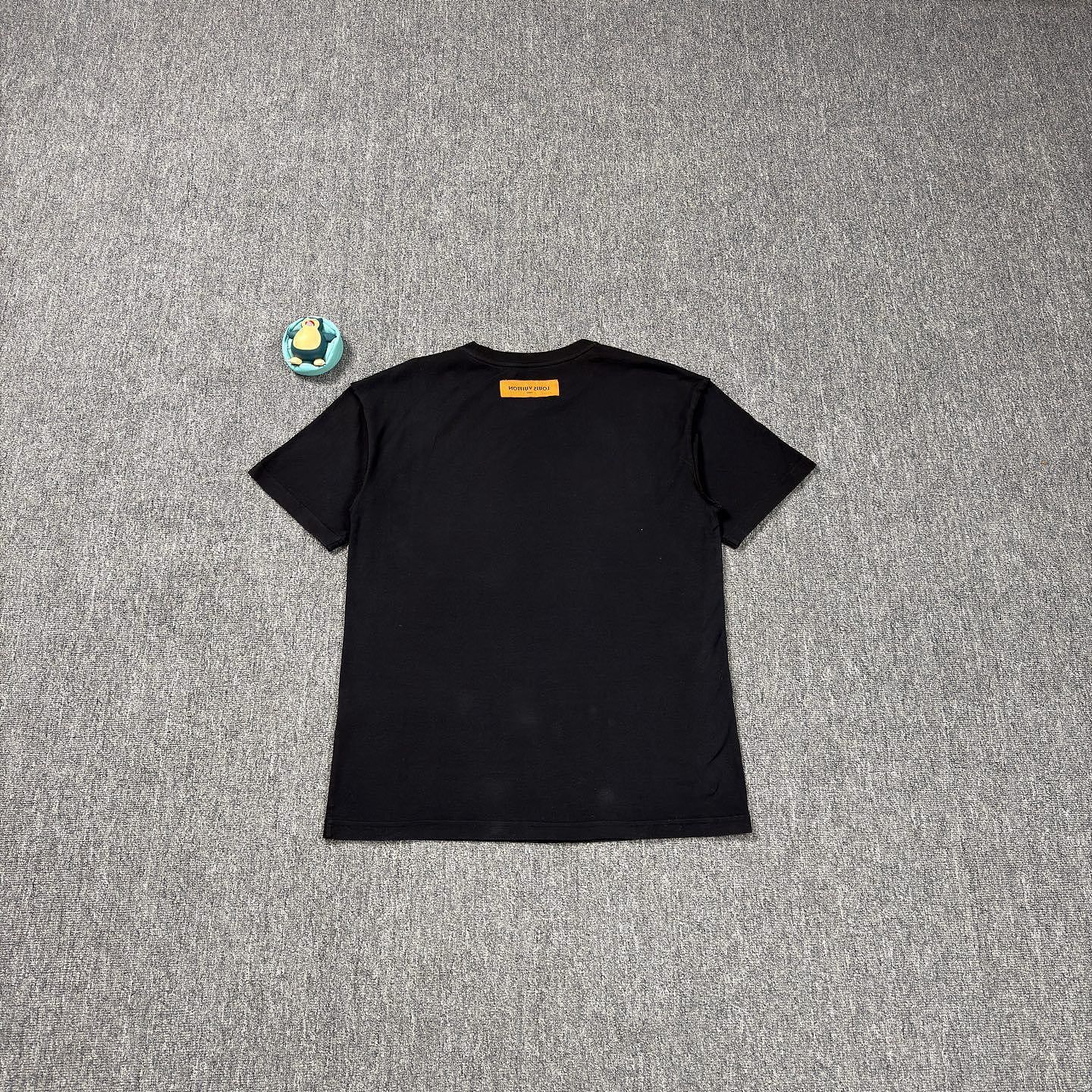 Louis Vuitton Louis Vuitton Logo Graphic T-Shirt Black Size M Size US M / EU 48-50 / 2 - 2 Thumbnail
