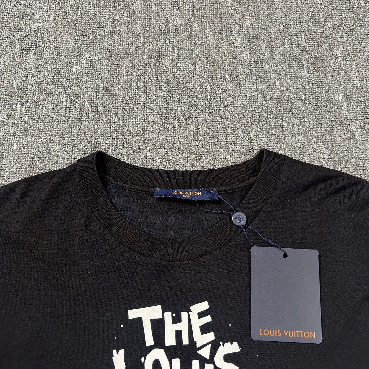 Louis Vuitton Louis Vuitton Logo Graphic T-Shirt Black Size M Size US M / EU 48-50 / 2 - 3 Thumbnail