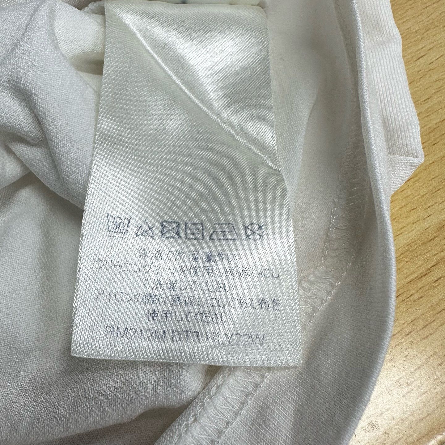 Louis Vuitton Louis Vuitton Embossed Logo T-Shirt Size XS Size US XS / EU 42 / 0 - 7 Thumbnail
