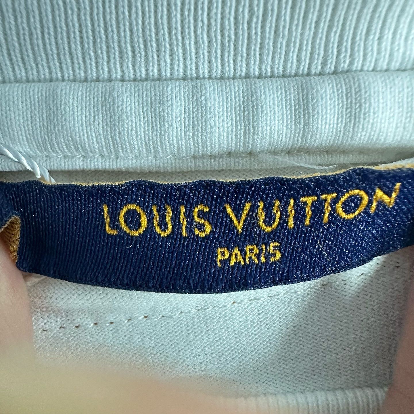 Louis Vuitton Louis Vuitton Embossed Logo T-Shirt Size XS Size US XS / EU 42 / 0 - 3 Thumbnail