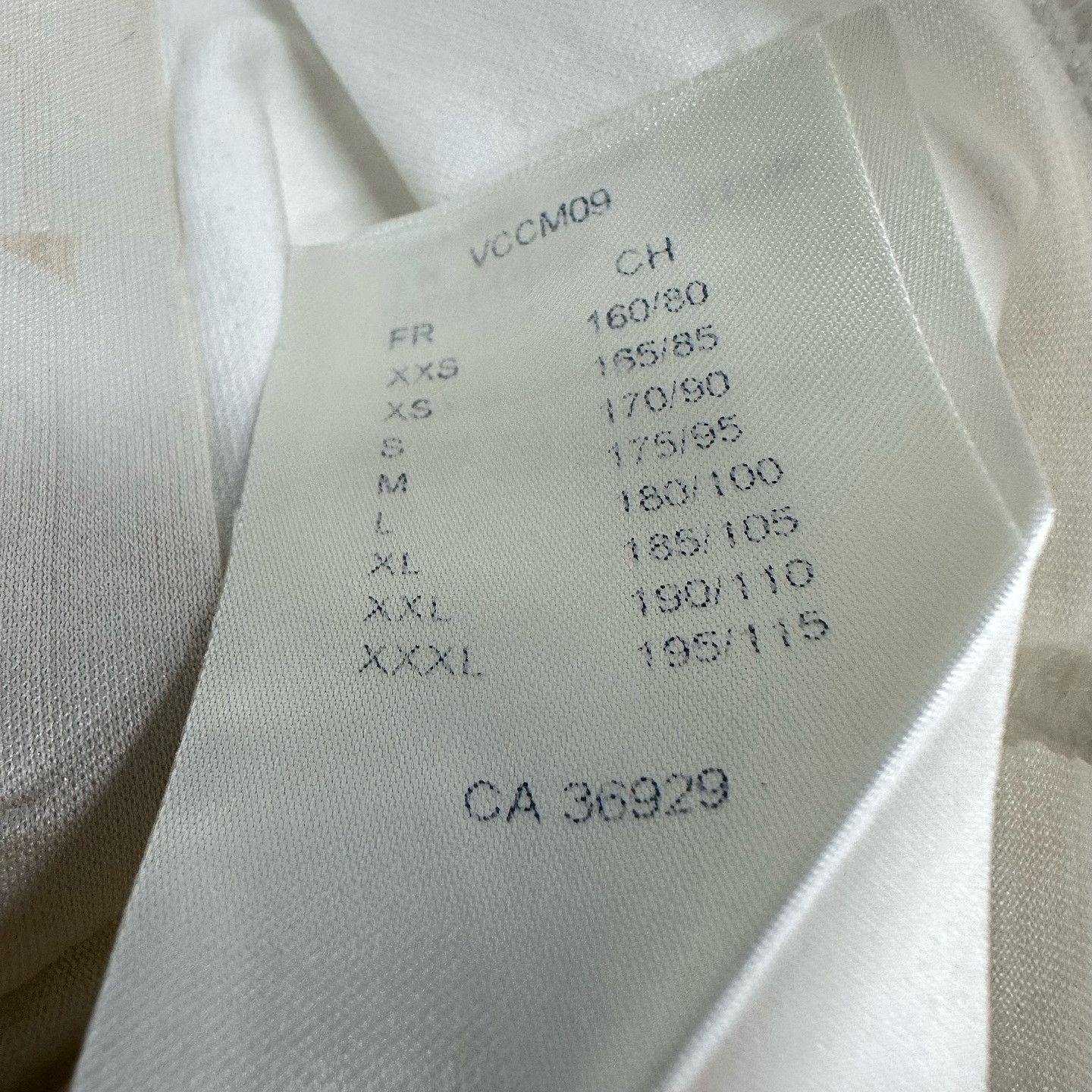 Louis Vuitton Louis Vuitton Embossed Logo T-Shirt Size XS Size US XS / EU 42 / 0 - 6 Thumbnail