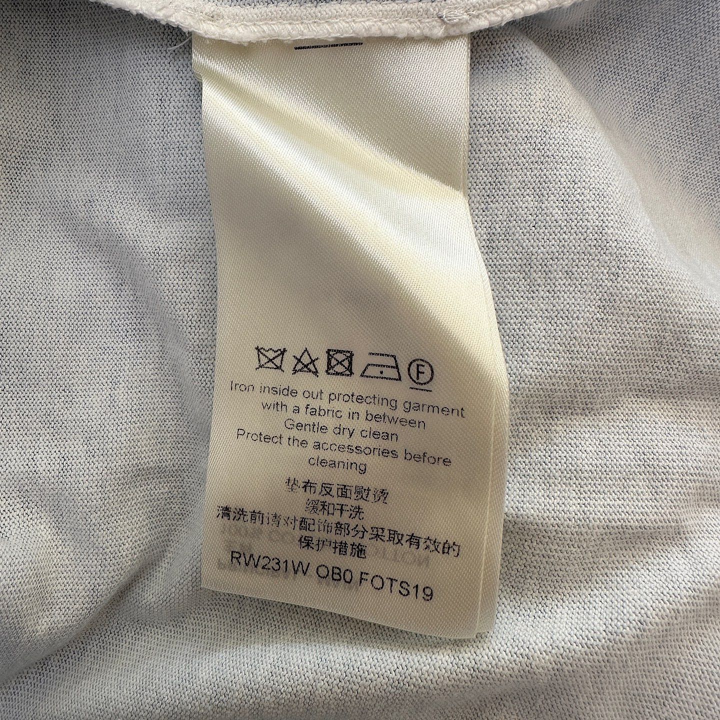 Louis Vuitton Louis Vuitton Chain Detail Logo T-Shirt Size XS Size XS / US 0-2 / IT 36-38 - 4 Thumbnail