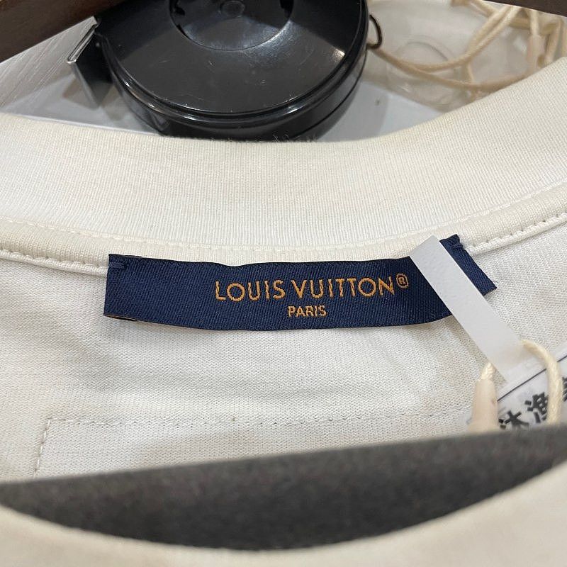 Louis Vuitton Louis Vuitton FW22 Logo Graphic T-Shirt US M Size US M / EU 48-50 / 2 - 3 Thumbnail