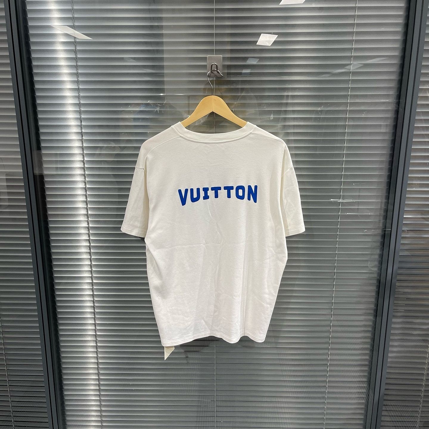 Louis Vuitton Louis Vuitton Graphic Logo Short Sleeve T-Shirt Size XL Size US XL / EU 56 / 4 - 2 Thumbnail