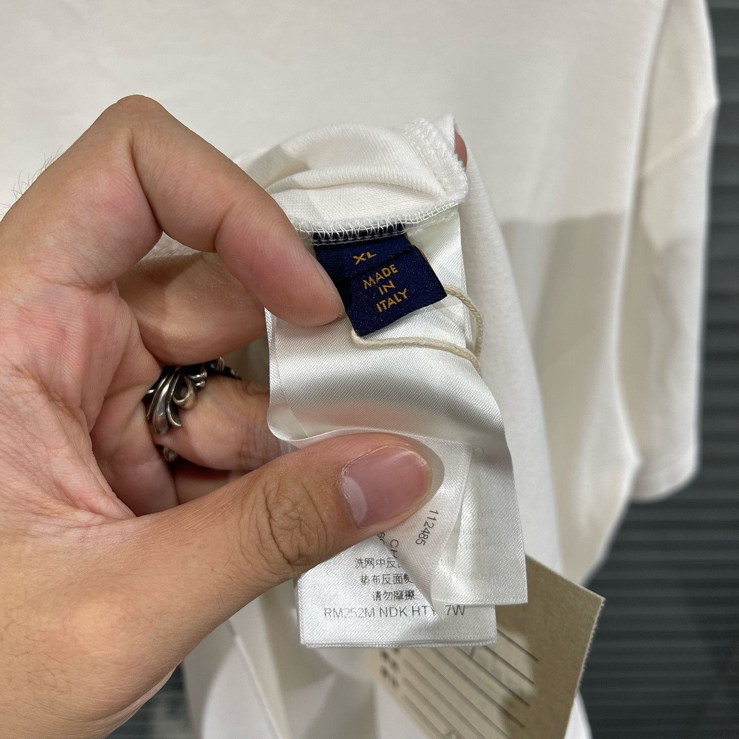 Louis Vuitton Louis Vuitton Graphic Logo Short Sleeve T-Shirt Size XL Size US XL / EU 56 / 4 - 4 Thumbnail
