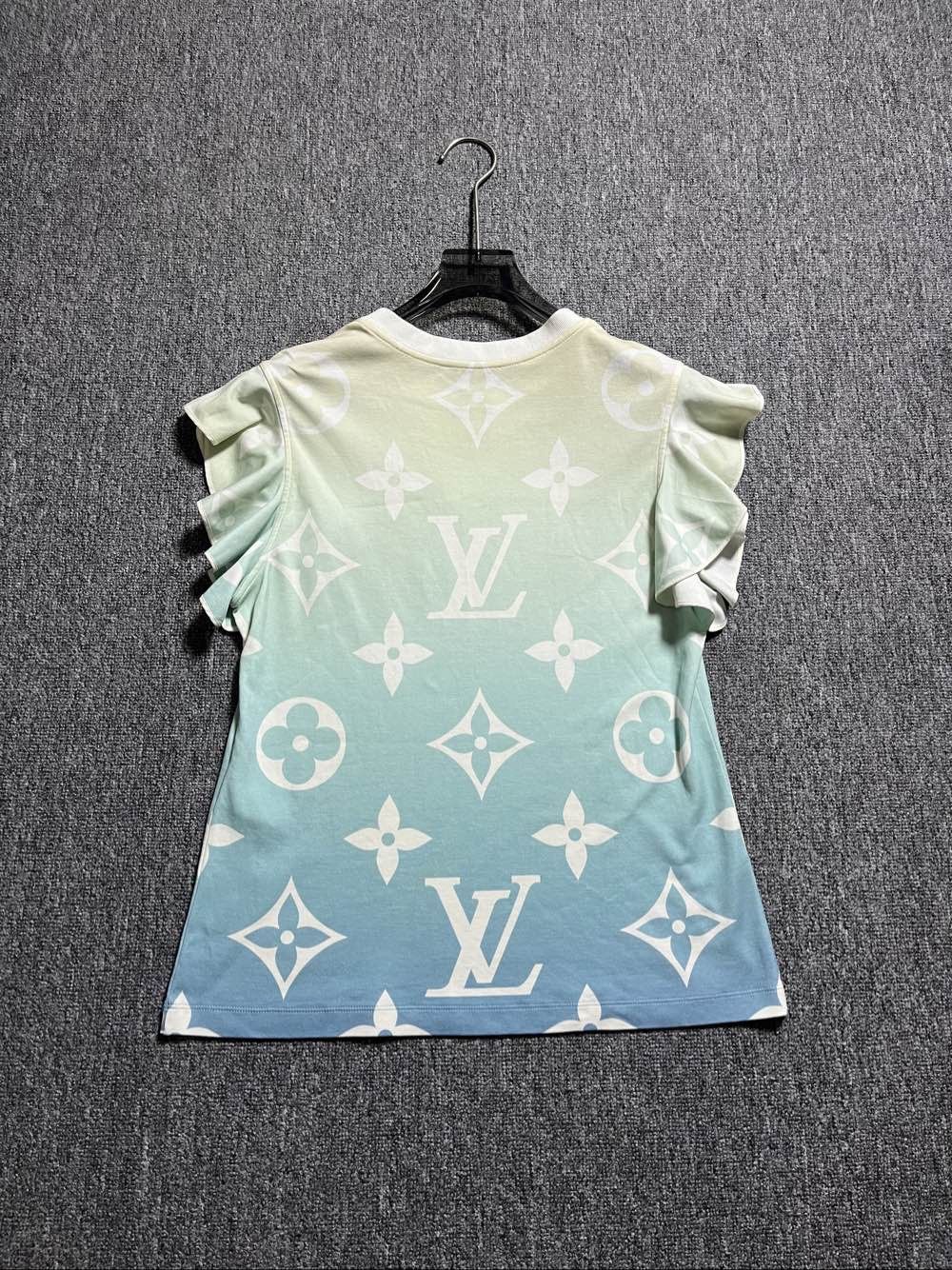 Louis Vuitton Louis Vuitton Gradient Monogram T-Shirt Size L Size L / US 10 / IT 46 - 2 Thumbnail