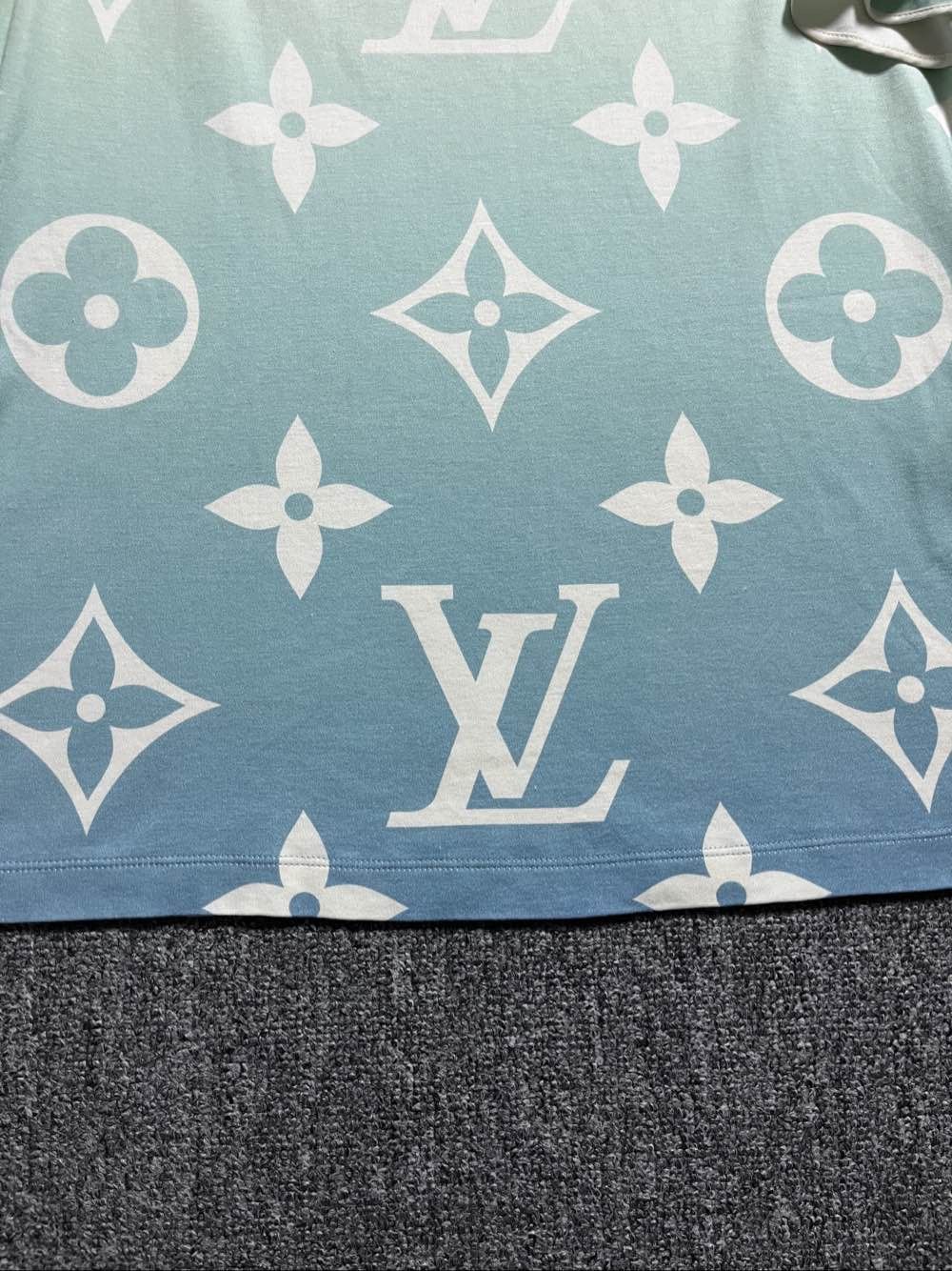 Louis Vuitton Louis Vuitton Gradient Monogram T-Shirt Size L Size L / US 10 / IT 46 - 6 Thumbnail