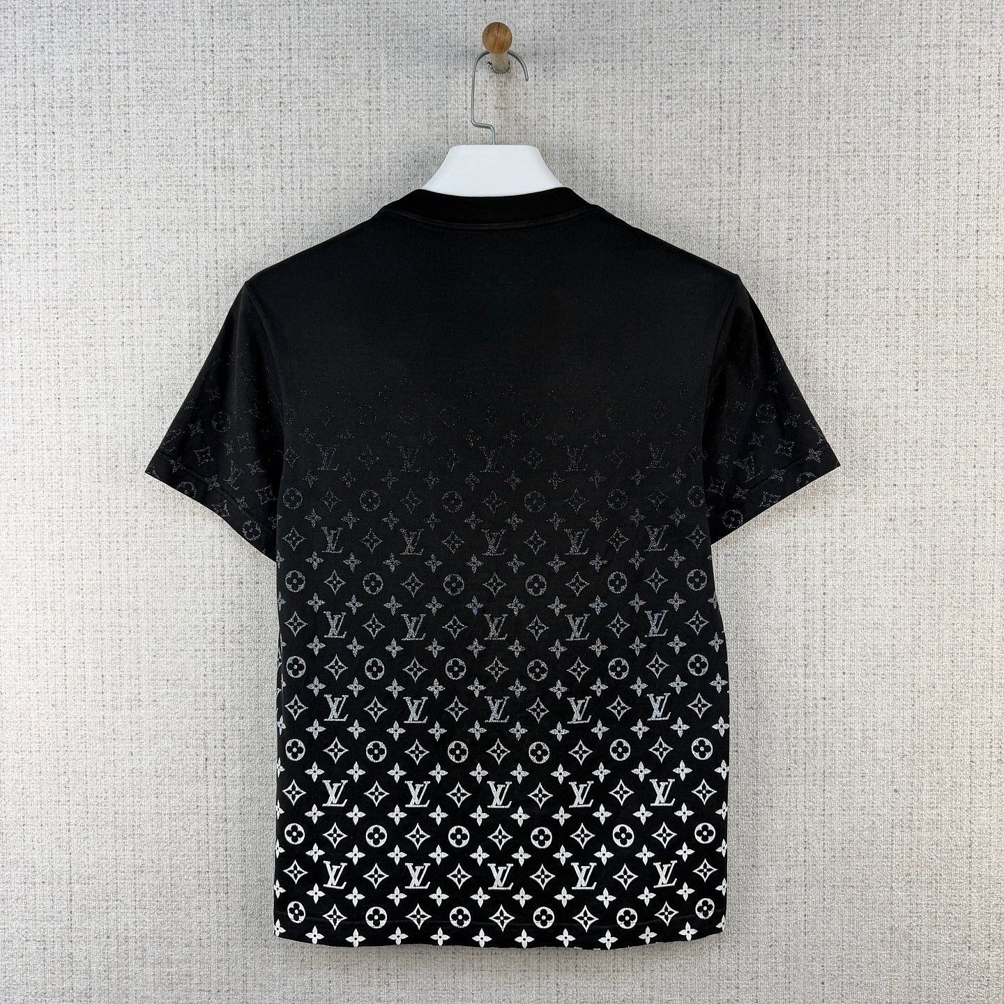 Louis Vuitton Louis Vuitton Monogram Gradient T-Shirt XS Size US XS / EU 42 / 0 - 2 Thumbnail