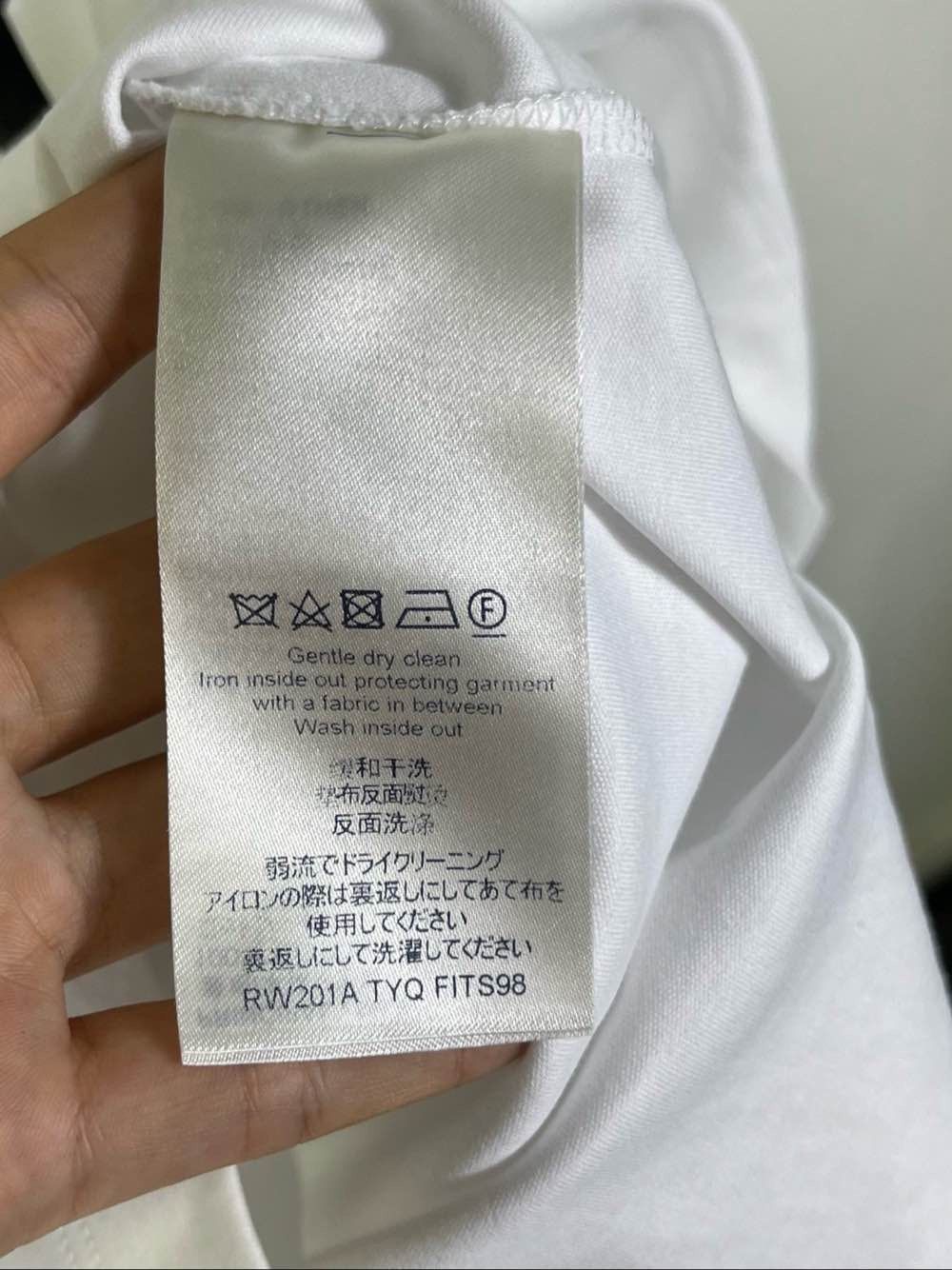 Louis Vuitton Louis Vuitton Logo Graphic T-Shirt Size S Size S / US 4 / IT 40 - 4 Thumbnail