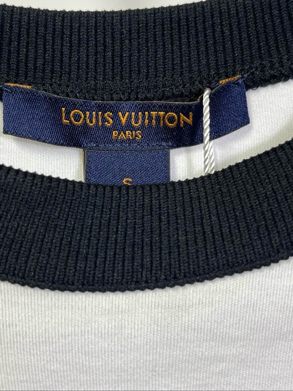 Louis Vuitton Louis Vuitton Logo Graphic T-Shirt Size S Size S / US 4 / IT 40 - 3 Thumbnail