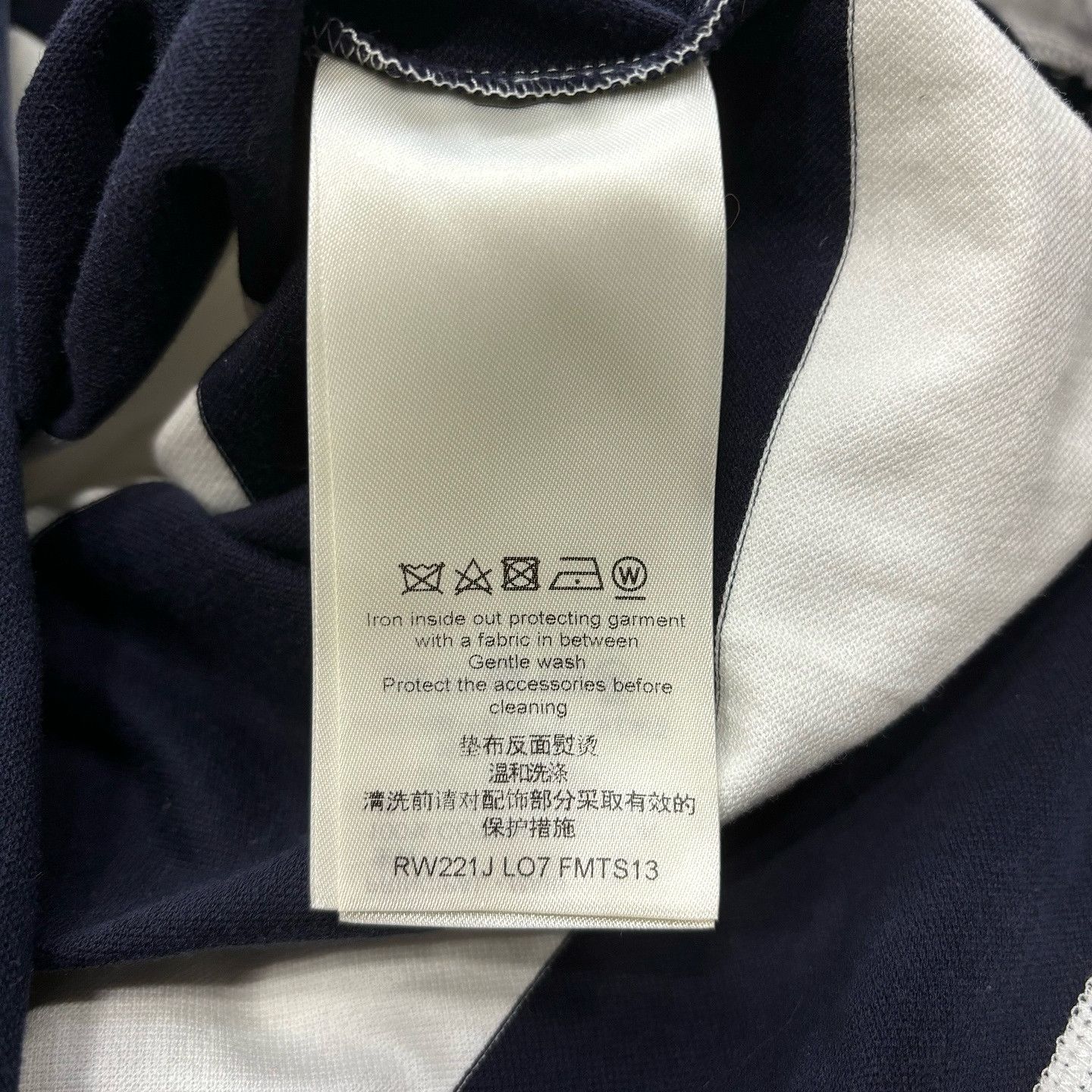 Louis Vuitton Louis Vuitton Monogram Pocket T-Shirt Size M Size M / US 6-8 / IT 42-44 - 4 Thumbnail