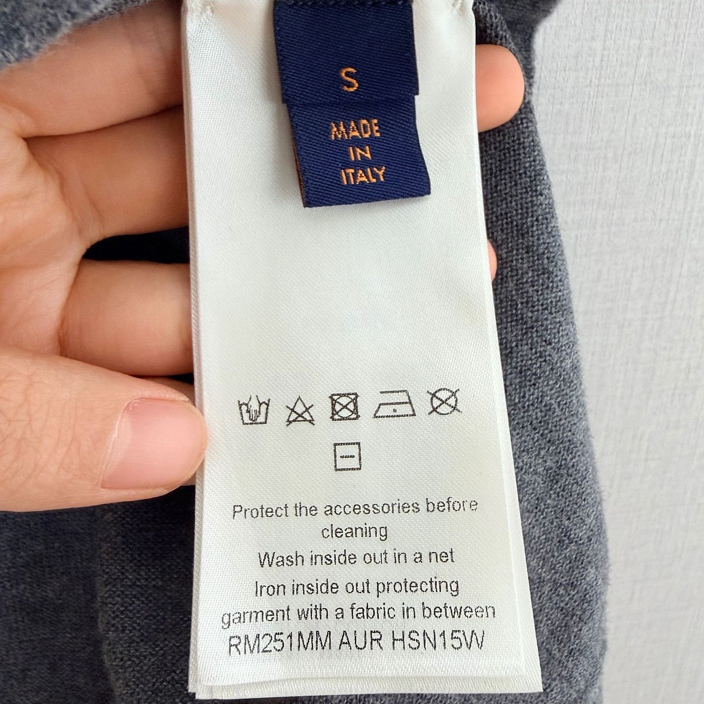 Louis Vuitton Louis Vuitton Paw Logo T-Shirt Gray Size S Size US S / EU 44-46 / 1 - 4 Thumbnail