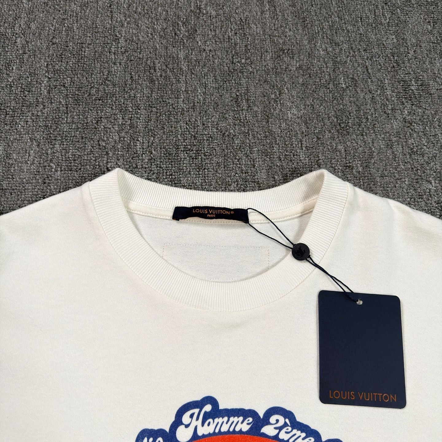 Louis Vuitton Louis Vuitton Rainbow Logo T-Shirt Size L Size US L / EU 52-54 / 3 - 3 Thumbnail
