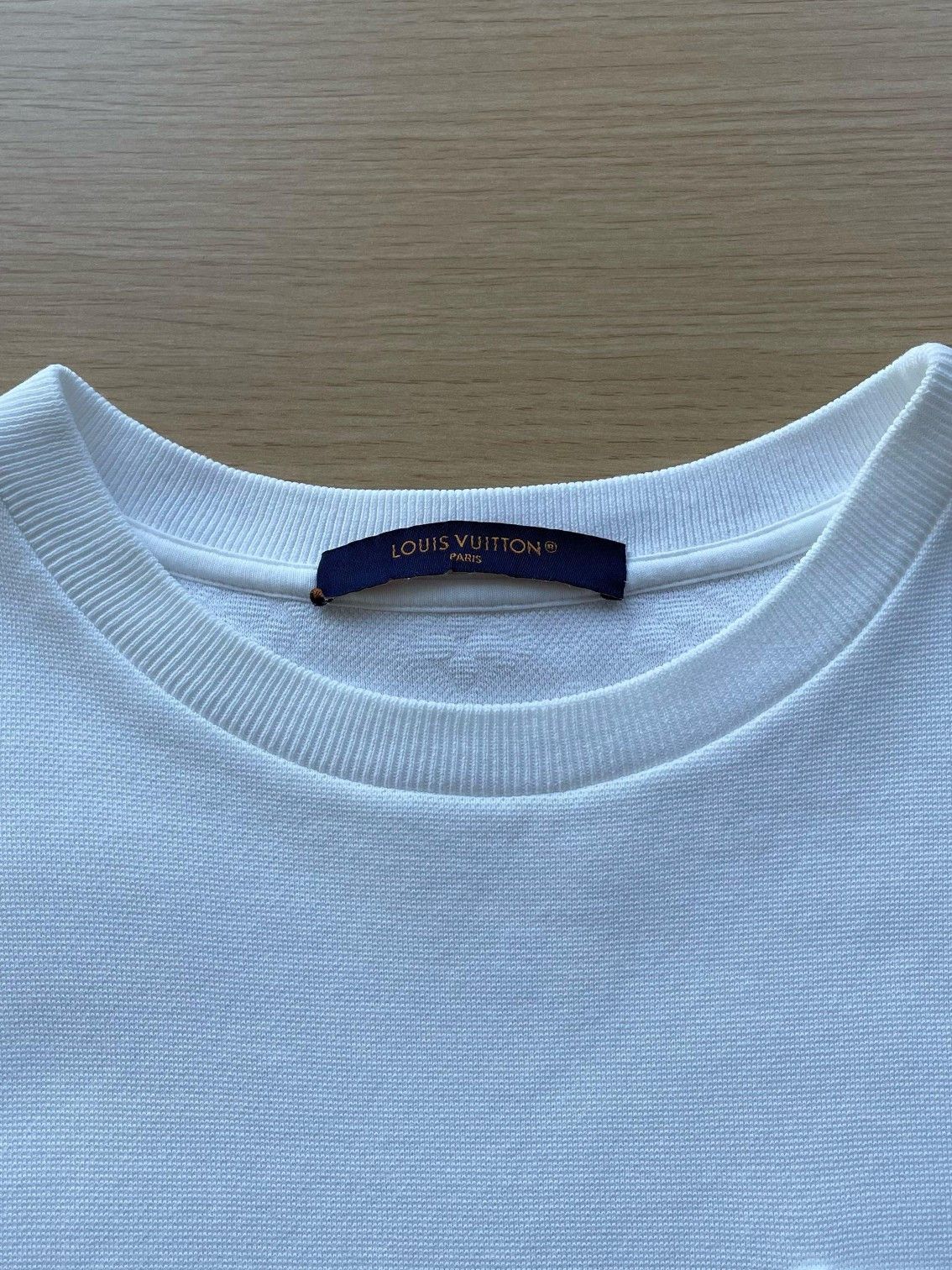 Louis Vuitton Louis Vuitton Embossed Monogram Pocket T-Shirt Size XS Size US XS / EU 42 / 0 - 5 Thumbnail