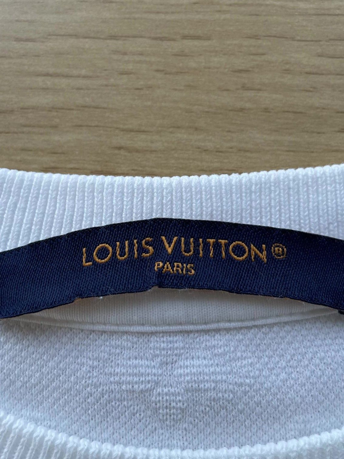 Louis Vuitton Louis Vuitton Embossed Monogram Pocket T-Shirt Size XS Size US XS / EU 42 / 0 - 3 Thumbnail