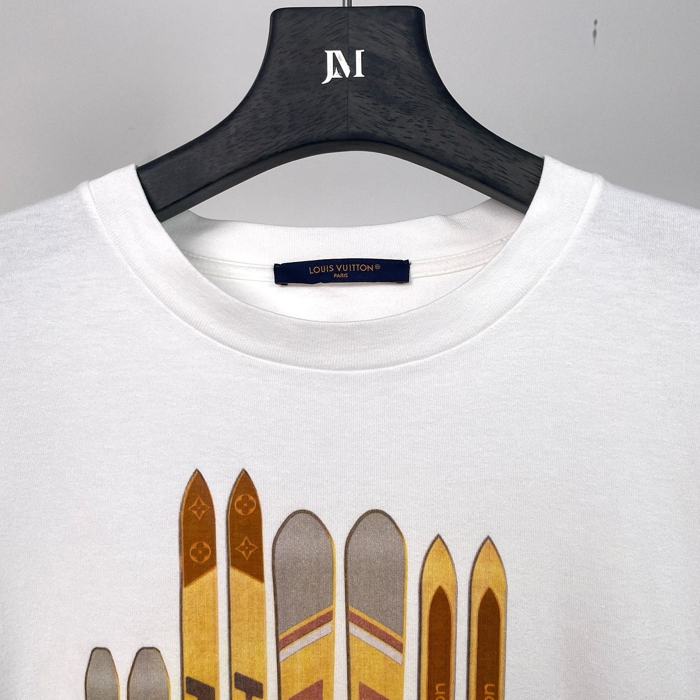 Louis Vuitton Louis Vuitton Ski Print T-Shirt Size L Size US L / EU 52-54 / 3 - 3 Thumbnail
