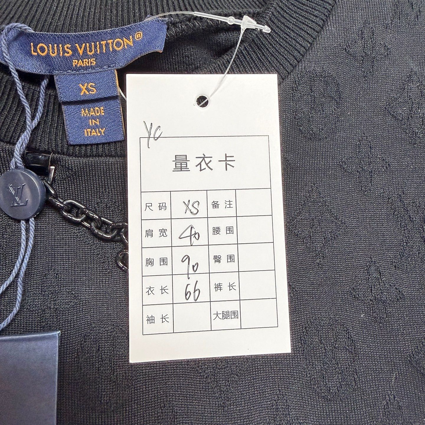 Louis Vuitton Louis Vuitton Monogram Embossed T-Shirt Size XS Size XS / US 0-2 / IT 36-38 - 6 Thumbnail