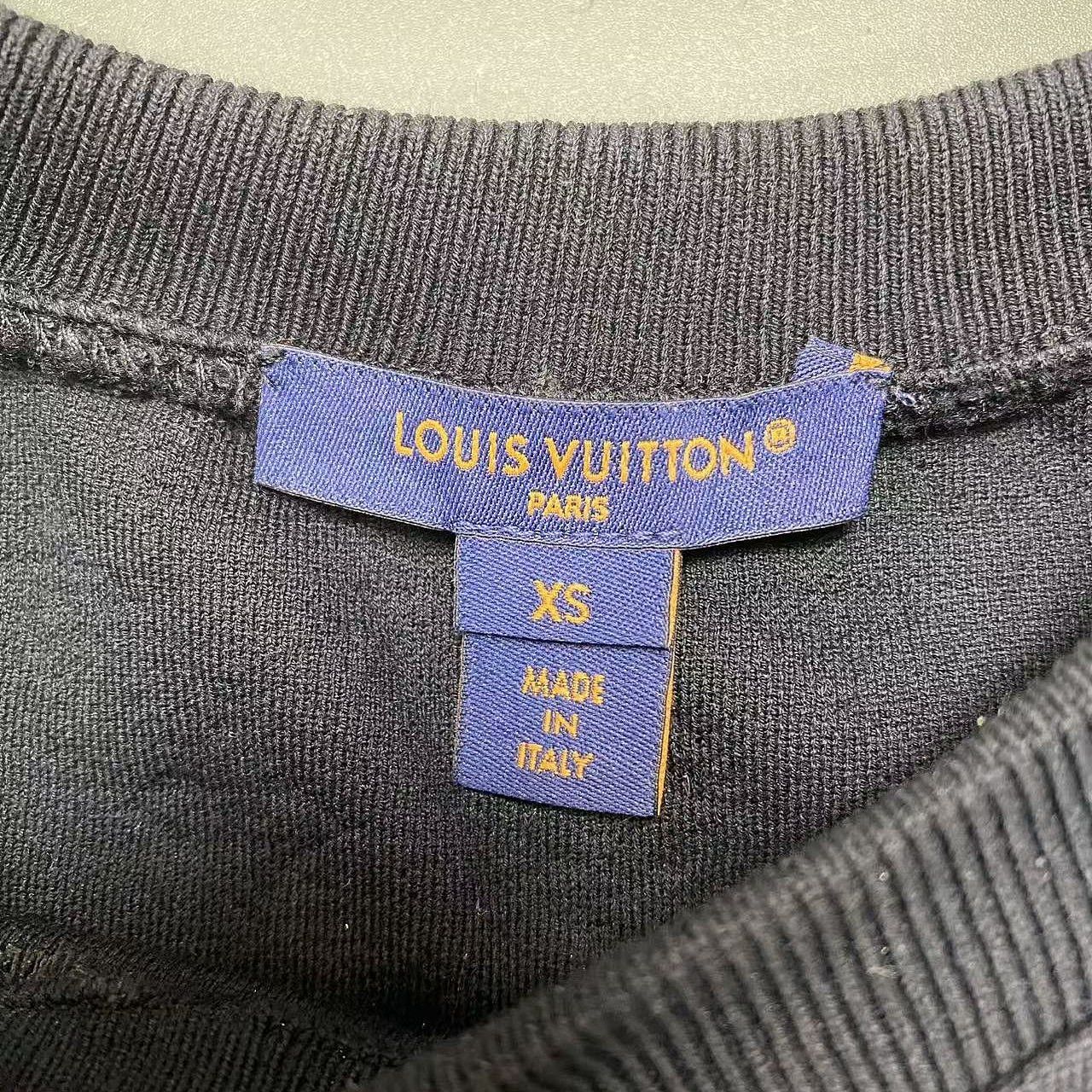 Louis Vuitton Louis Vuitton Monogram Embossed T-Shirt Size XS Size XS / US 0-2 / IT 36-38 - 3 Thumbnail