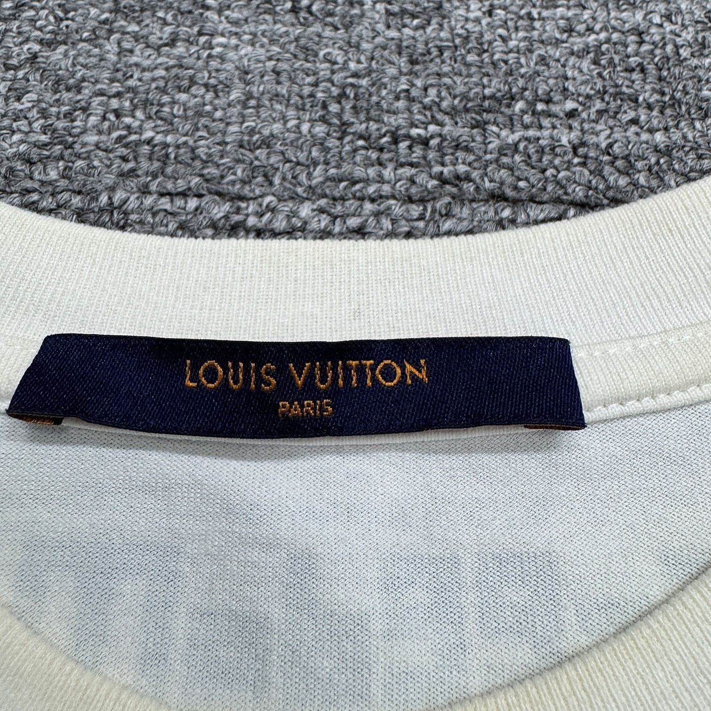 Louis Vuitton Louis Vuitton Multi Graphic Logo T-Shirt Size S Size US S / EU 44-46 / 1 - 3 Thumbnail