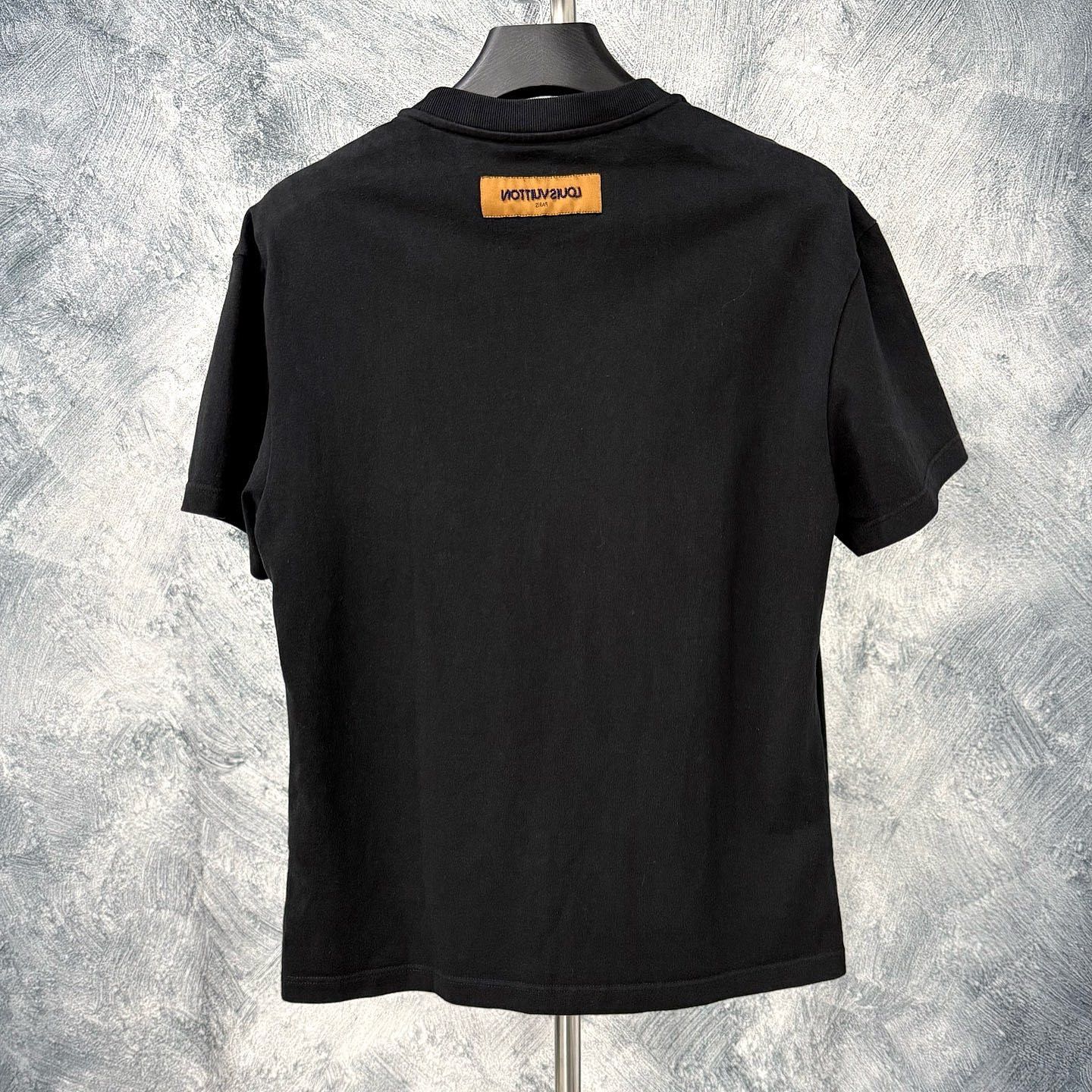 Louis Vuitton Louis Vuitton Beaded Logo T-Shirt Size M Size US M / EU 48-50 / 2 - 2 Thumbnail