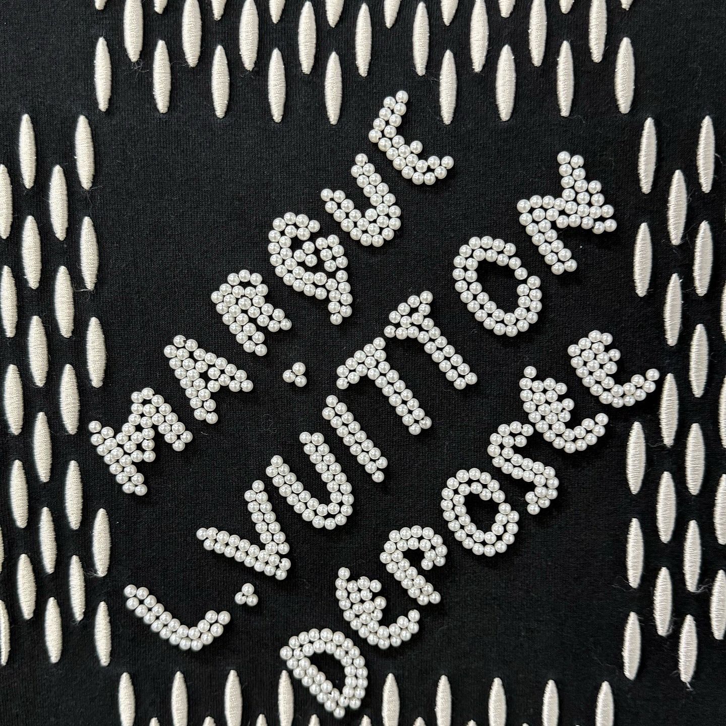 Louis Vuitton Louis Vuitton Beaded Logo T-Shirt Size M Size US M / EU 48-50 / 2 - 10 Thumbnail