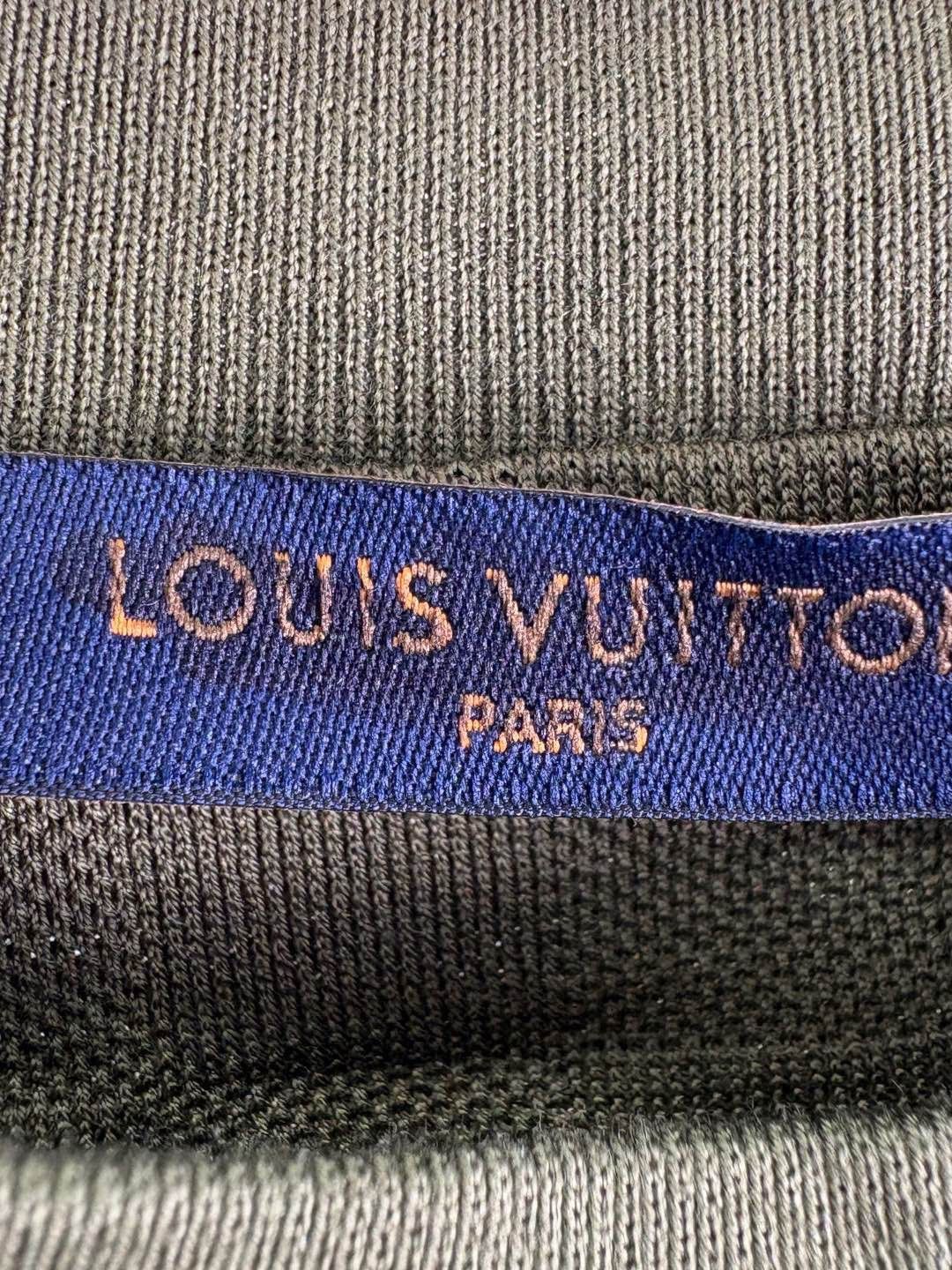 Louis Vuitton Louis Vuitton Embroidered Logo T-Shirt Size S Size US S / EU 44-46 / 1 - 3 Thumbnail
