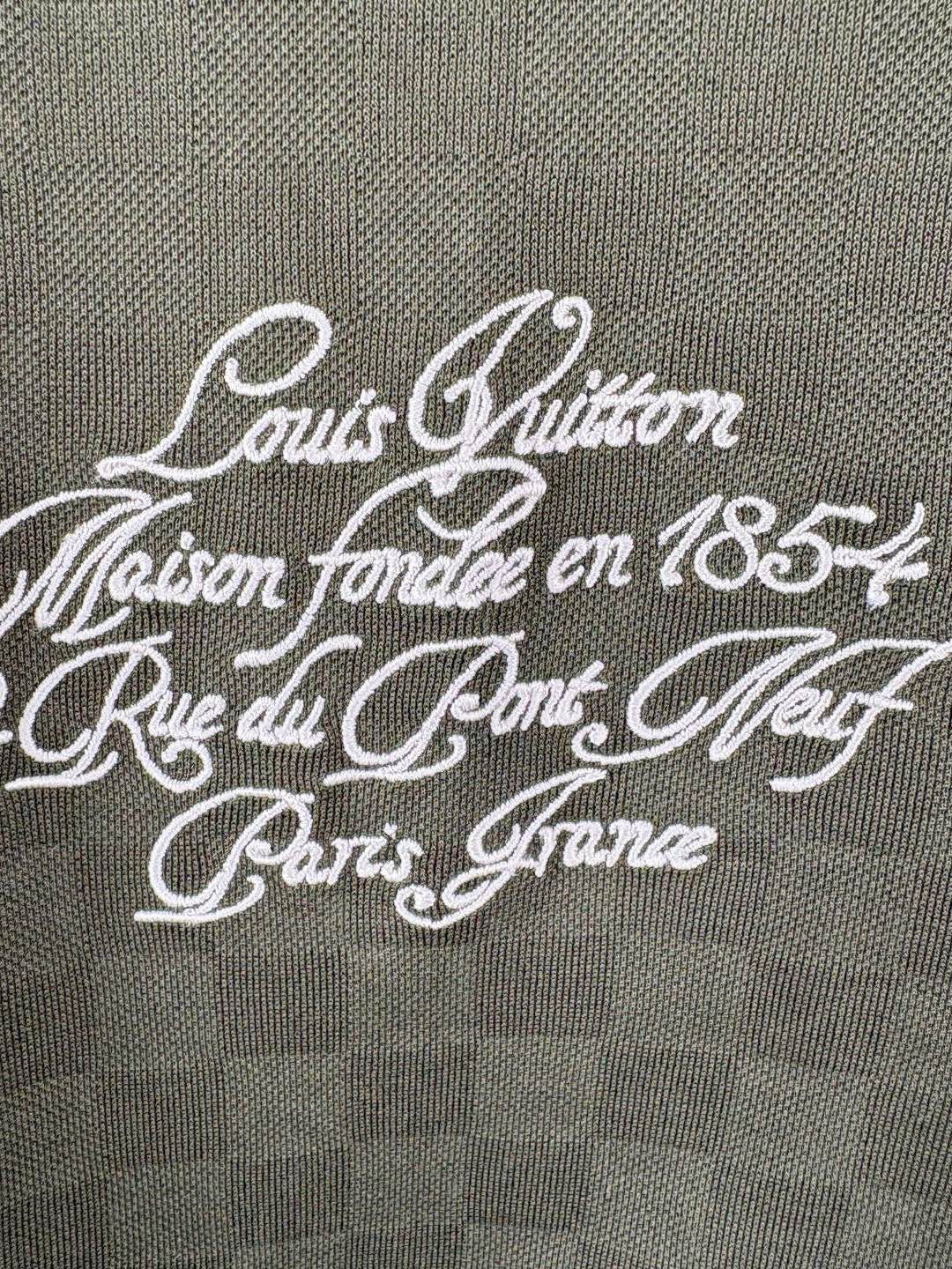 Louis Vuitton Louis Vuitton Embroidered Logo T-Shirt Size S Size US S / EU 44-46 / 1 - 7 Thumbnail