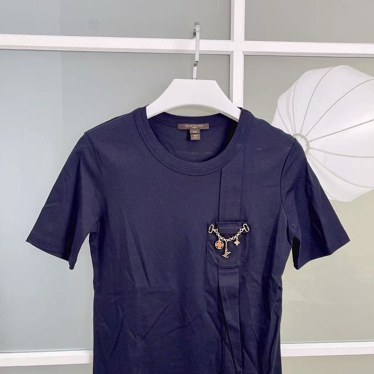 Louis Vuitton Louis Vuitton Charm Detail Short Sleeve T-Shirt Size XS Size XS / US 0-2 / IT 36-38 - 6 Thumbnail