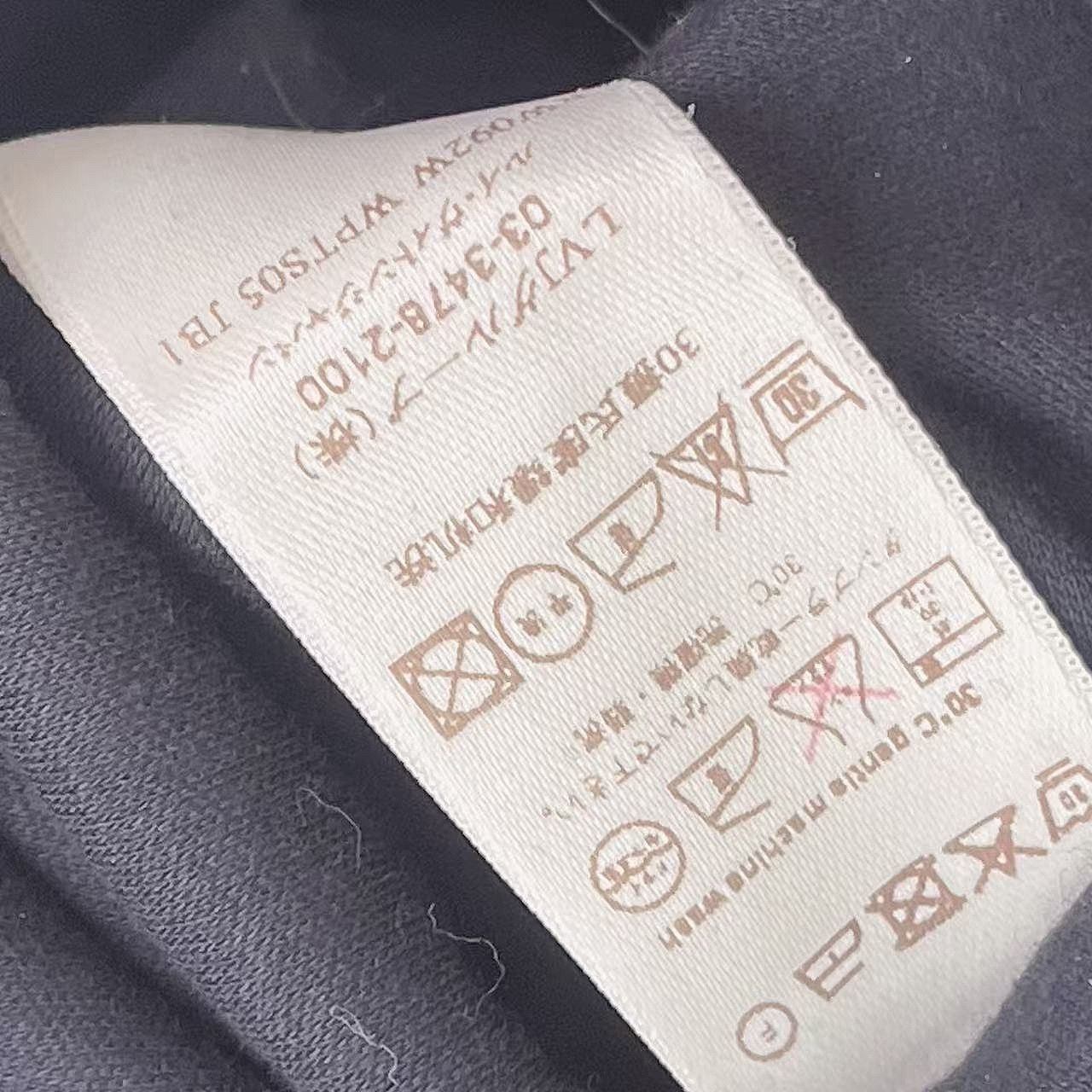Louis Vuitton Louis Vuitton Charm Detail Short Sleeve T-Shirt Size XS Size XS / US 0-2 / IT 36-38 - 4 Thumbnail