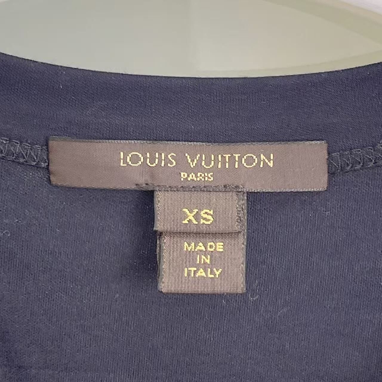 Louis Vuitton Louis Vuitton Charm Detail Short Sleeve T-Shirt Size XS Size XS / US 0-2 / IT 36-38 - 3 Thumbnail