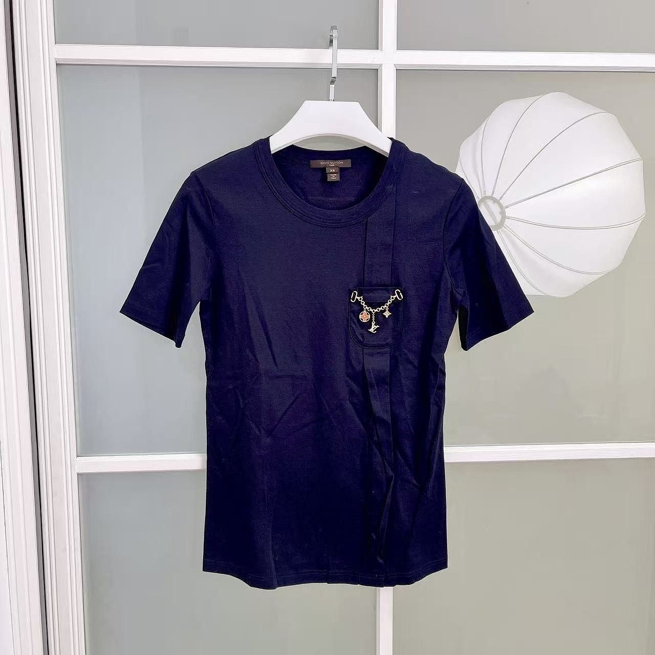 Louis Vuitton Louis Vuitton Charm Detail Short Sleeve T-Shirt Size XS Size XS / US 0-2 / IT 36-38 - 5 Thumbnail